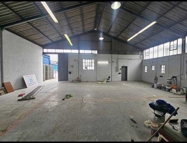 350M² WAREHOUSE TO LET IN GANTS PLAZA